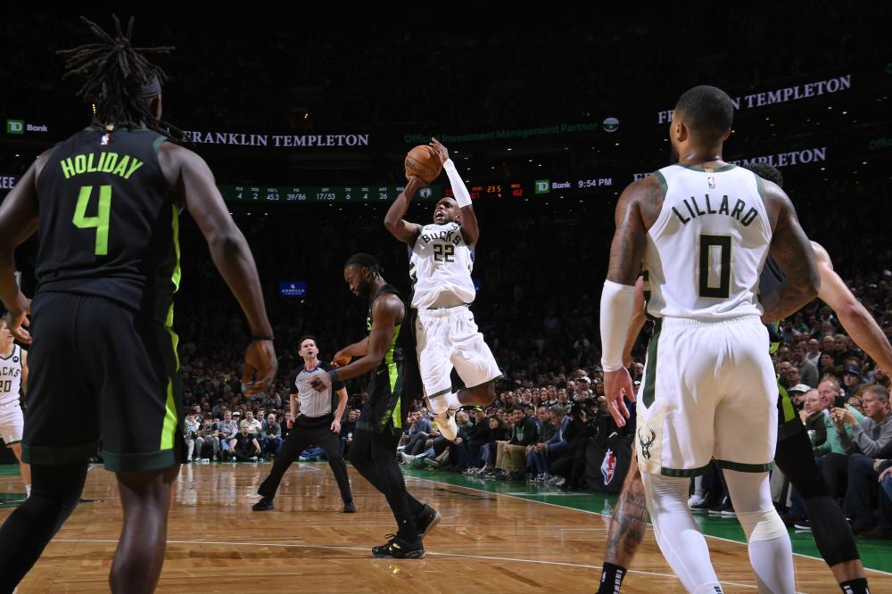 员们在场上 员们在场上