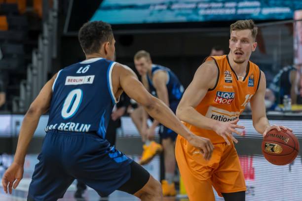 防守反击 防守反击