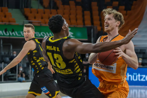 在广东宏远 在广东宏远