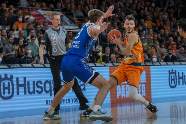 场上寻找新 场上寻找新